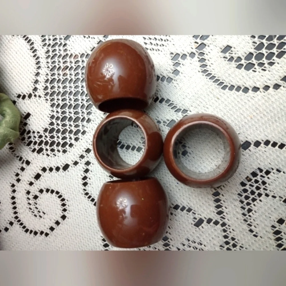 Set Of 4 Vintage Brown Chunky Plastic Napkin Rings